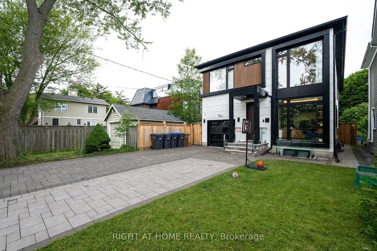 585, Montbeck, Lakeview, Mississauga