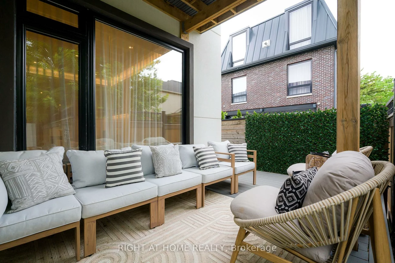 585, Montbeck, Lakeview, Mississauga