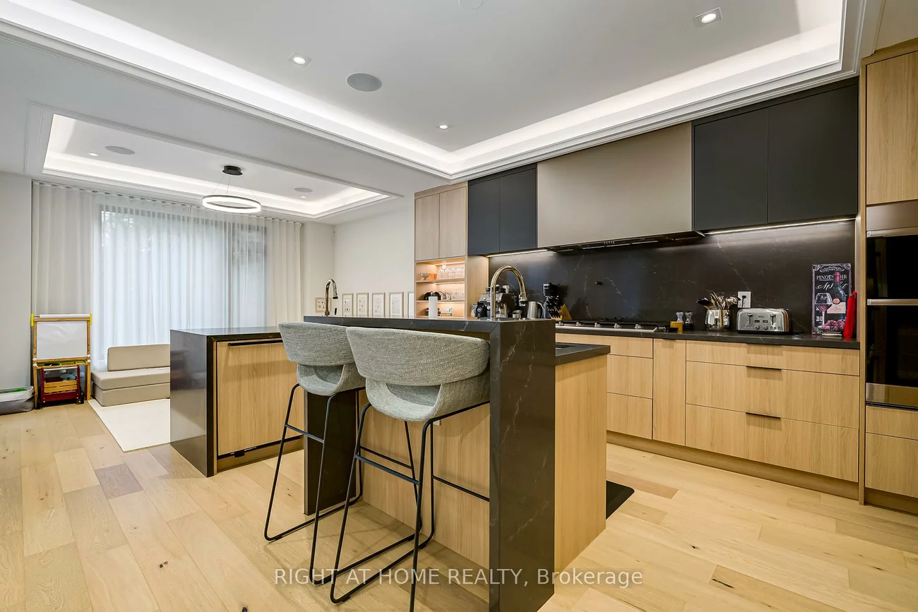 585, Montbeck, Lakeview, Mississauga