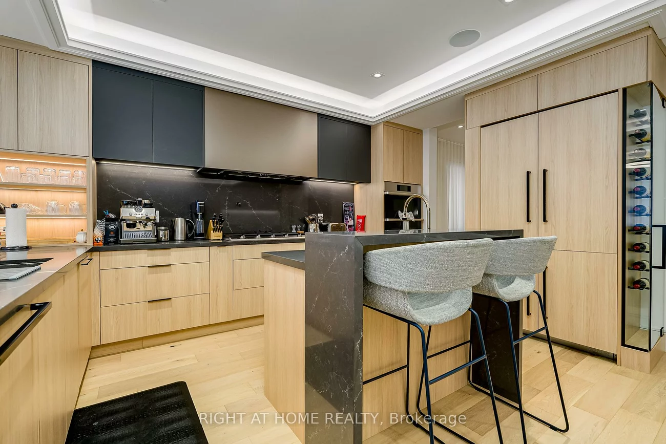 585, Montbeck, Lakeview, Mississauga