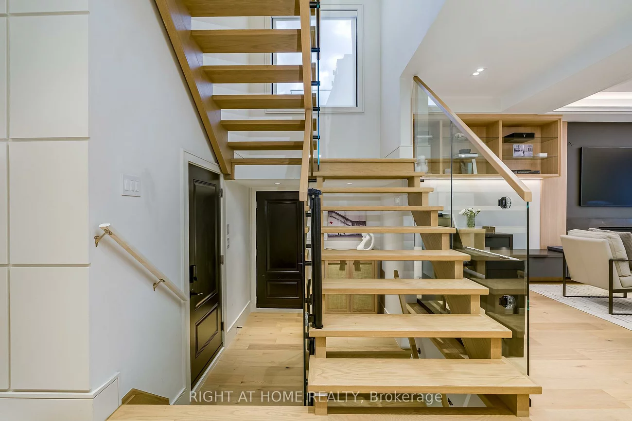 585, Montbeck, Lakeview, Mississauga