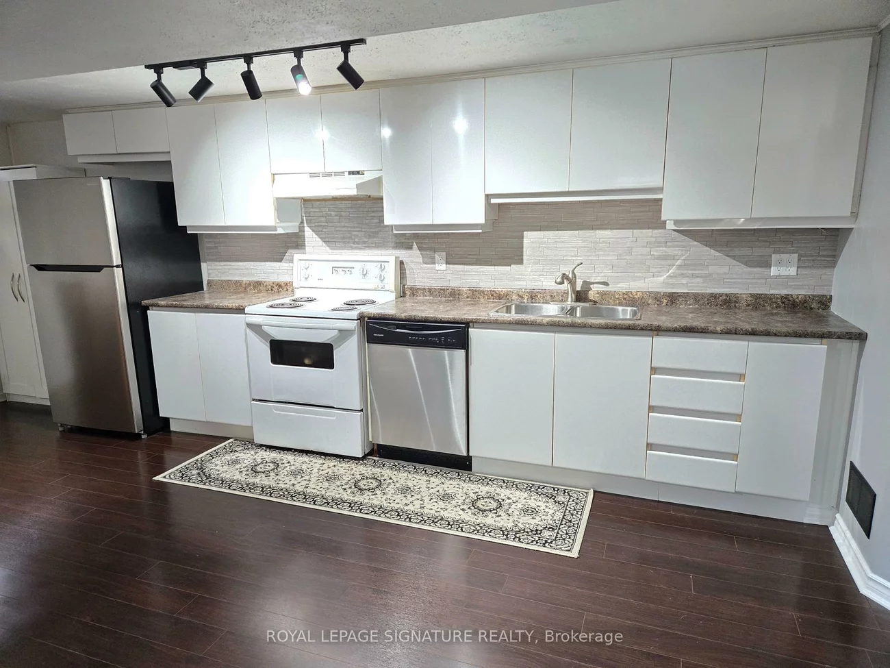 2026, Fontwell, Clarkson, Mississauga