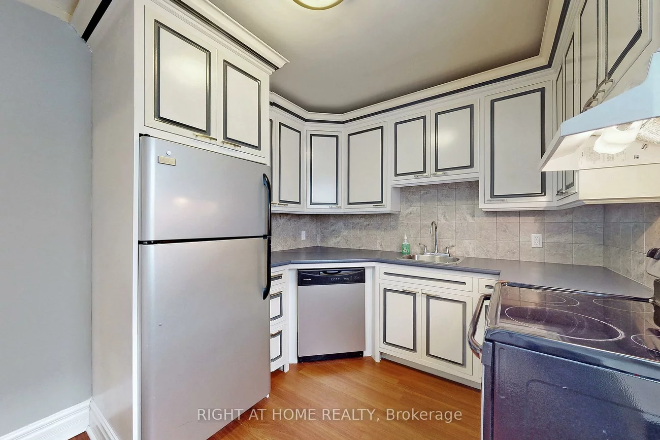 255, Lakeshore, Port Credit, Mississauga