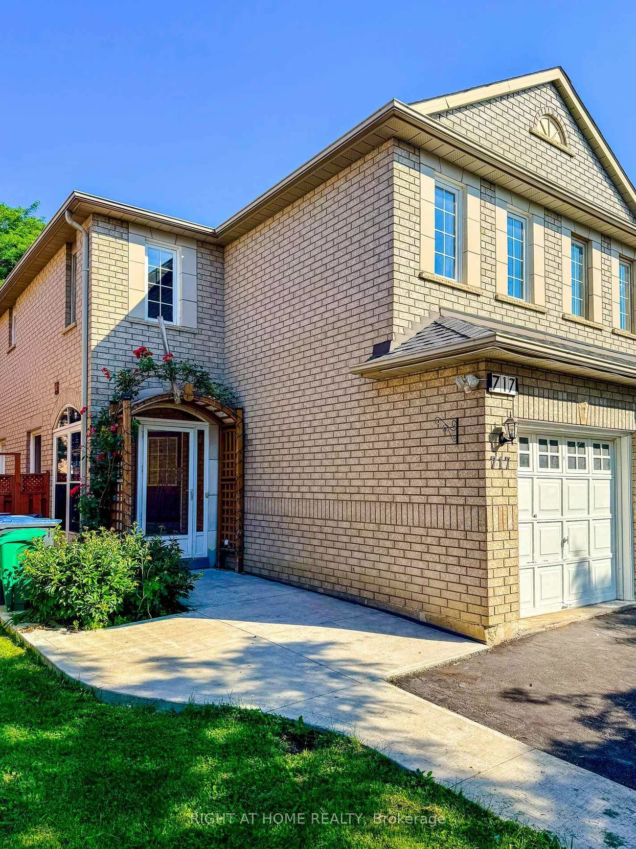 717, Mirage, Hurontario, Mississauga