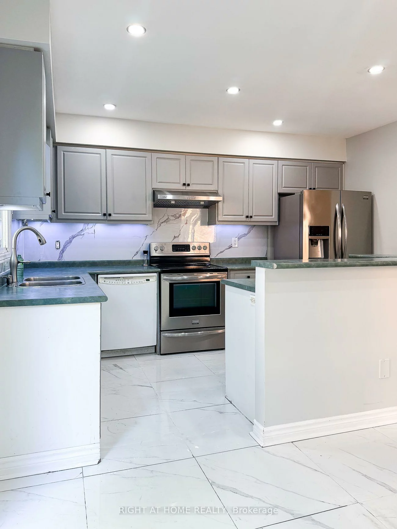 717, Mirage, Hurontario, Mississauga