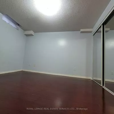323, Winfield, Hurontario, Mississauga