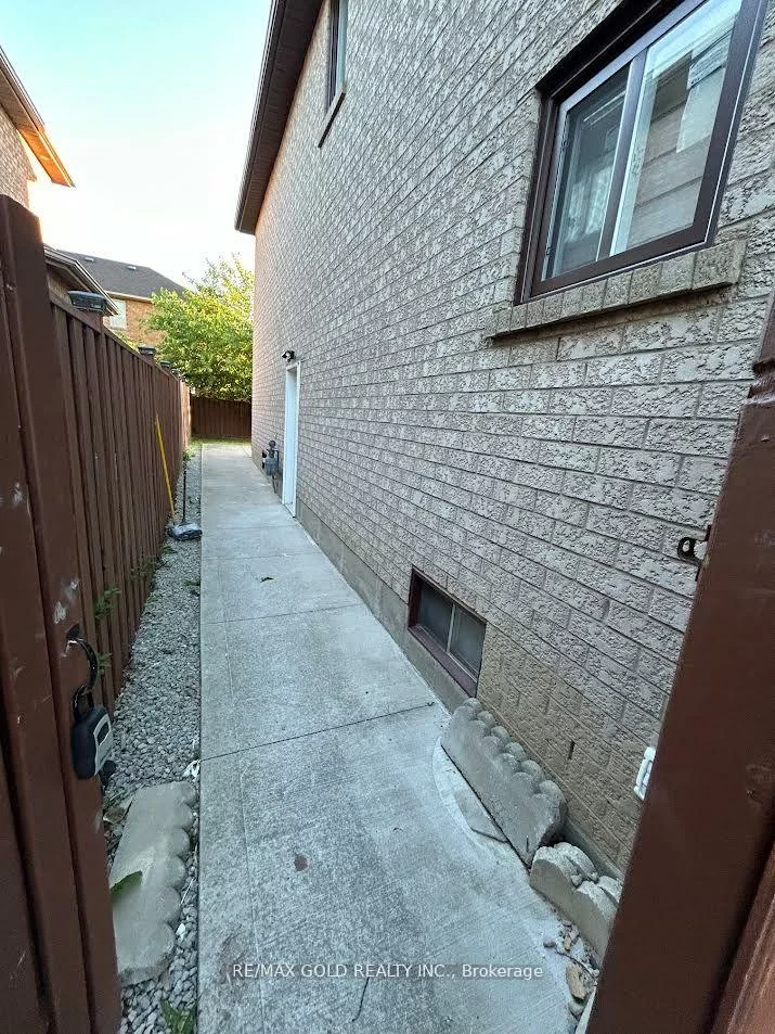1028, Fernandez, East Credit, Mississauga