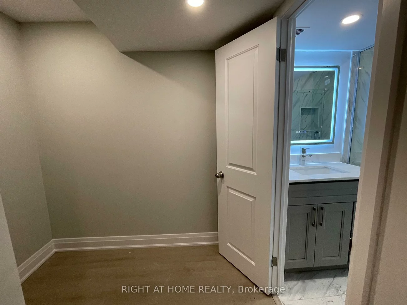 3551, Autumnleaf, Erin Mills, Mississauga
