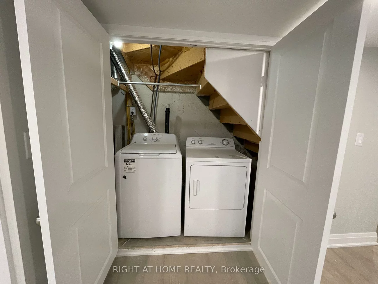 3551, Autumnleaf, Erin Mills, Mississauga