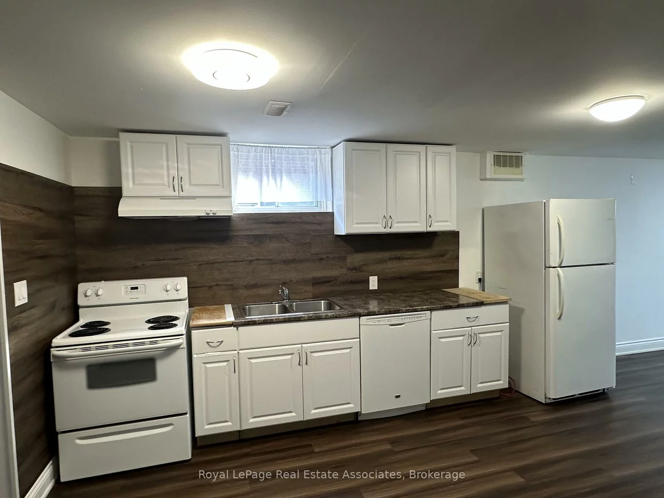 1590, Coram, Dixie, Mississauga