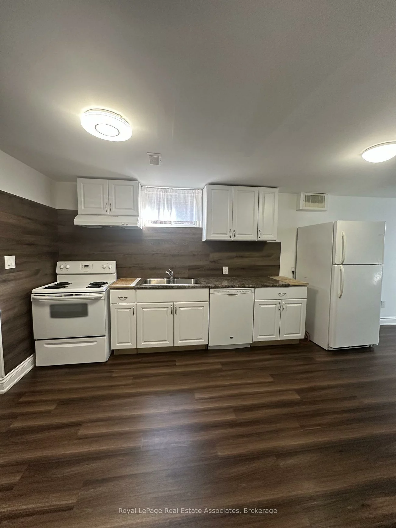 1590, Coram, Dixie, Mississauga
