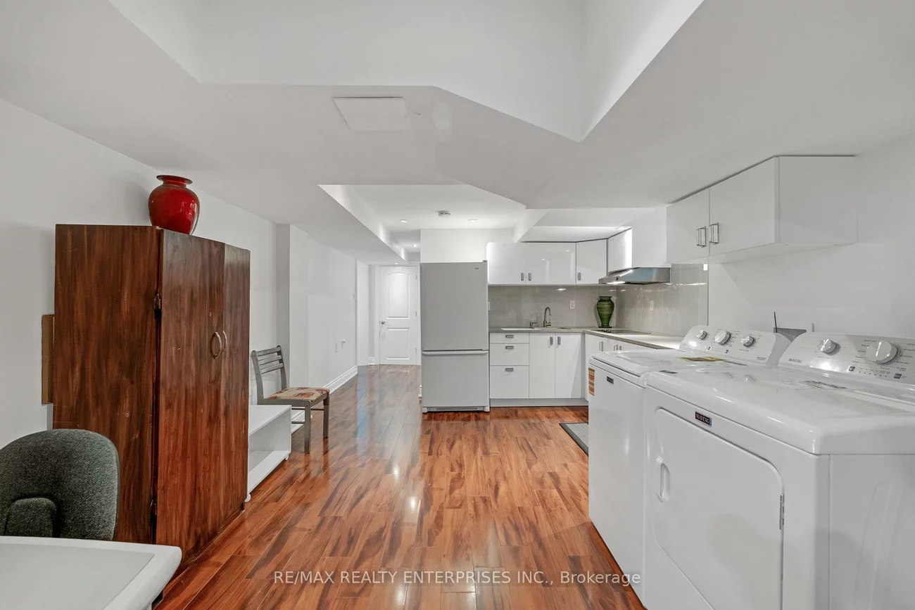 2084, Obeck, Sheridan, Mississauga