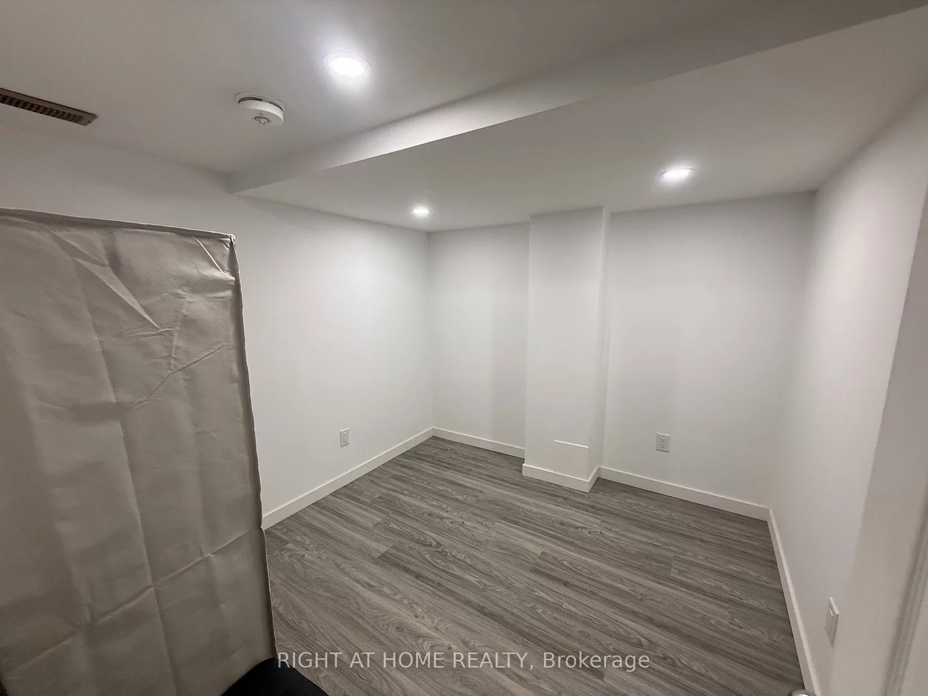 4802, Bluefeather, Hurontario, Mississauga