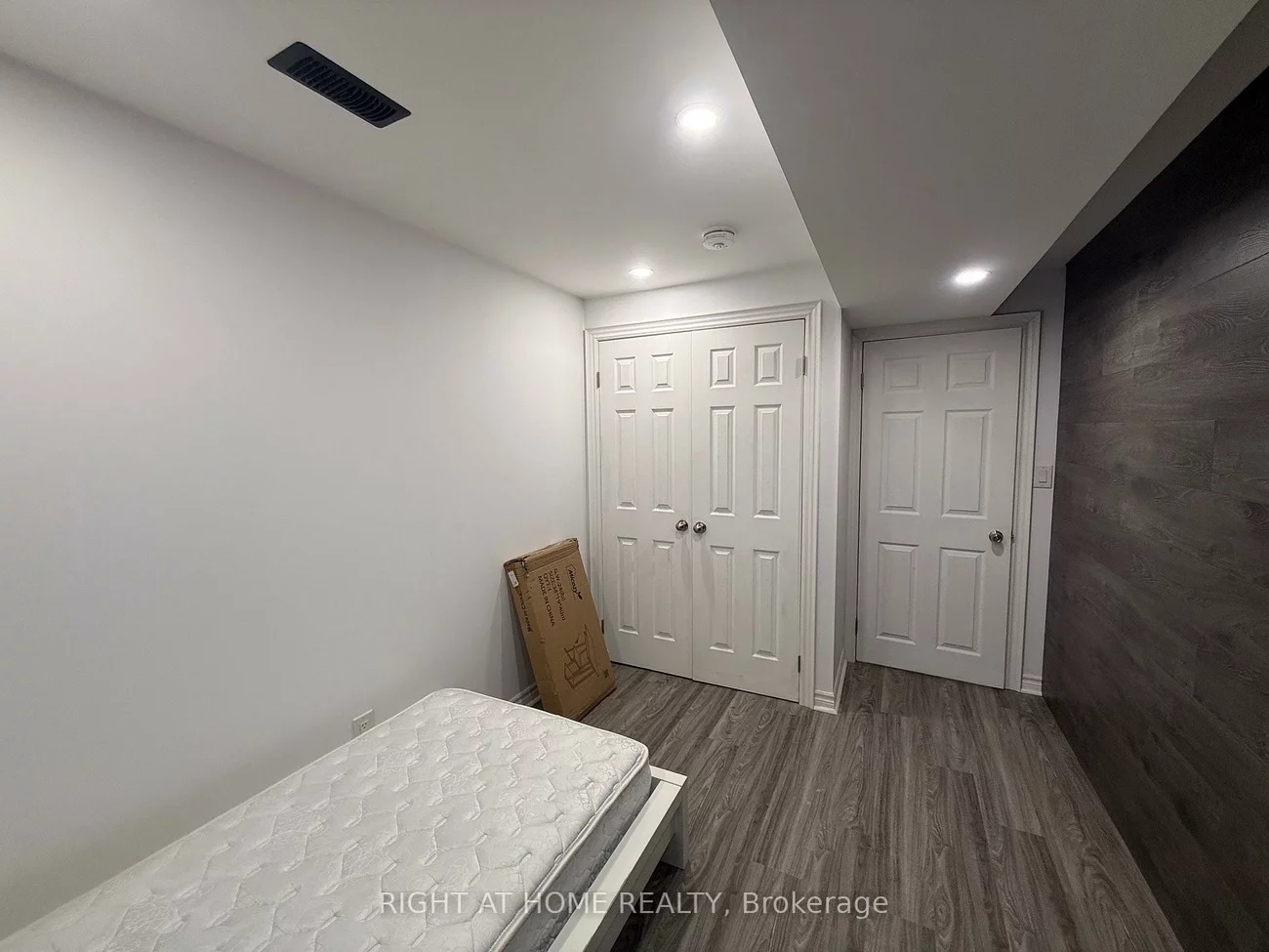 4802, Bluefeather, Hurontario, Mississauga