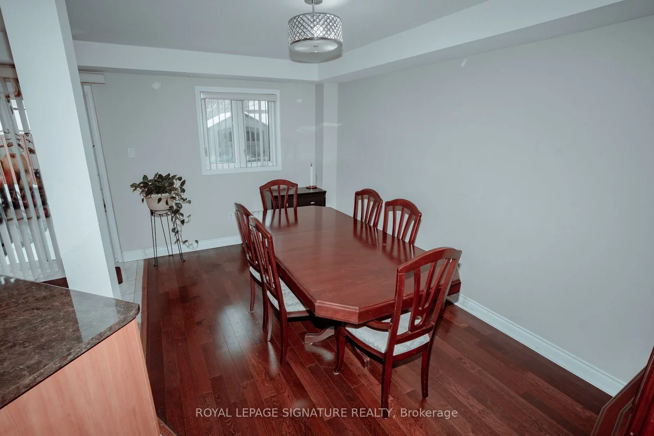 945, Mandolin, Meadowvale Village, Mississauga