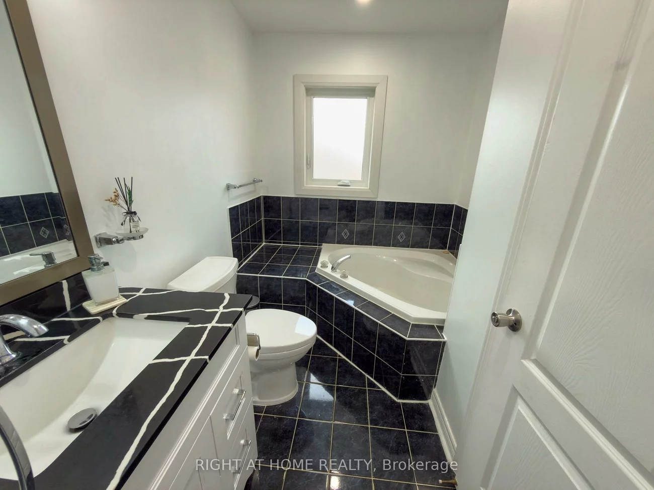 6683, Opera Glass, Meadowvale Village, Mississauga