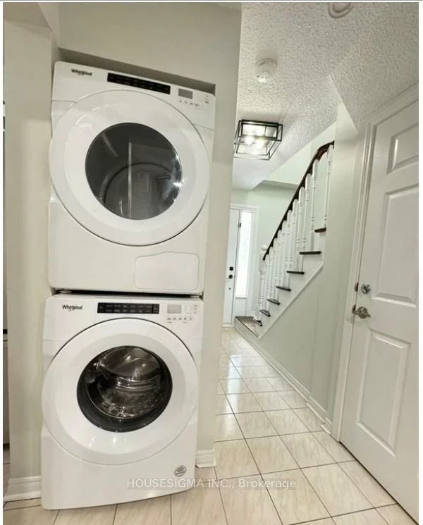 659, Roselaire, Hurontario, Mississauga