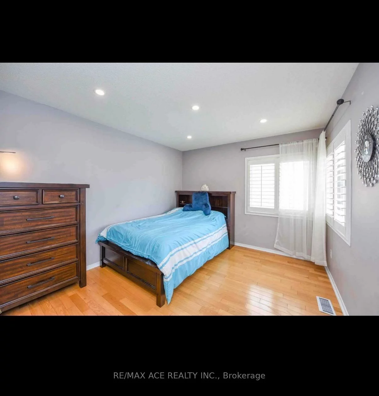 1079, Bluehorn, East Credit, Mississauga