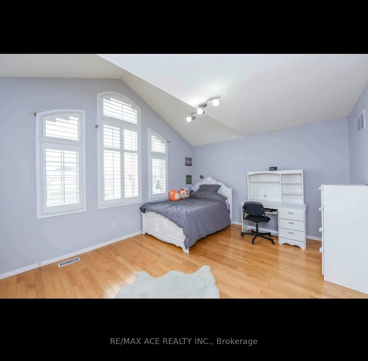 1079, Bluehorn, East Credit, Mississauga