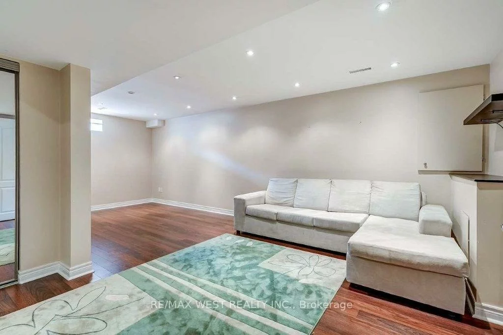 7265, Sandhurst, Lisgar, Mississauga