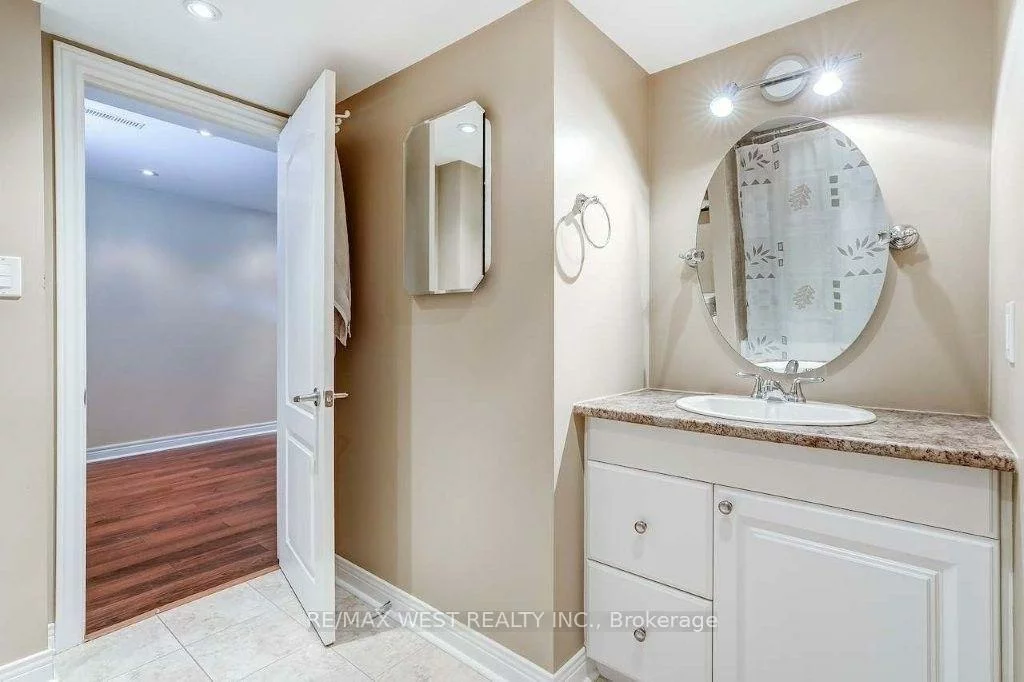 7265, Sandhurst, Lisgar, Mississauga