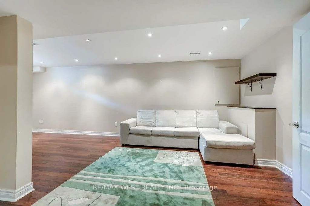 7265, Sandhurst, Lisgar, Mississauga