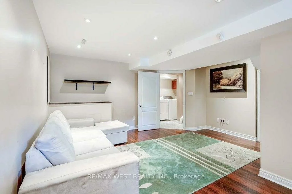 7265, Sandhurst, Lisgar, Mississauga