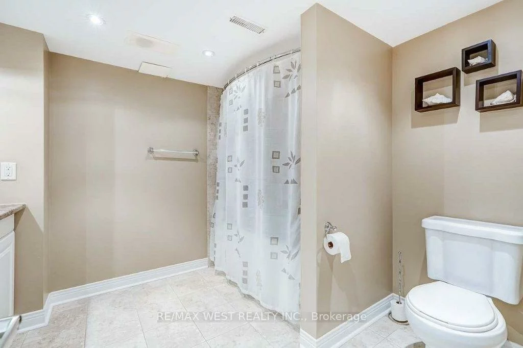 7265, Sandhurst, Lisgar, Mississauga