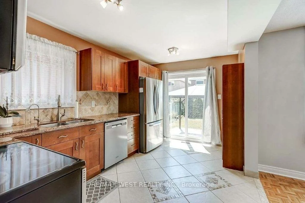 7265, Sandhurst, Lisgar, Mississauga