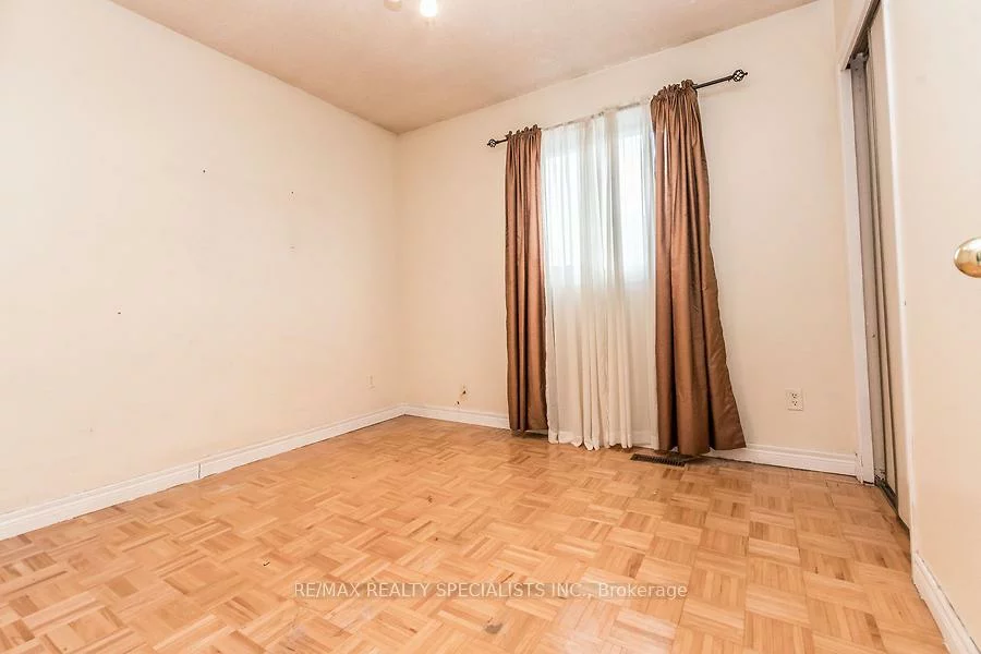 4674, Pemmican, Hurontario, Mississauga
