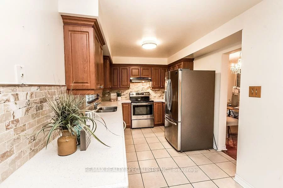 4674, Pemmican, Hurontario, Mississauga