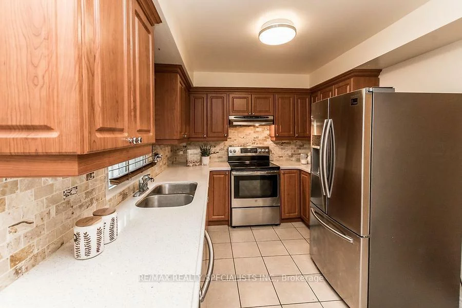 4674, Pemmican, Hurontario, Mississauga