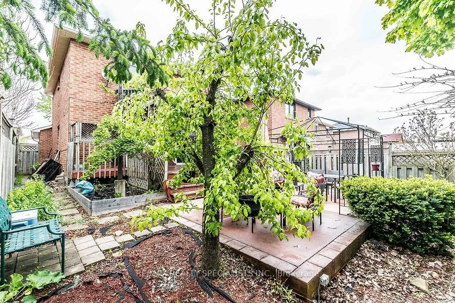 4674, Pemmican, Hurontario, Mississauga