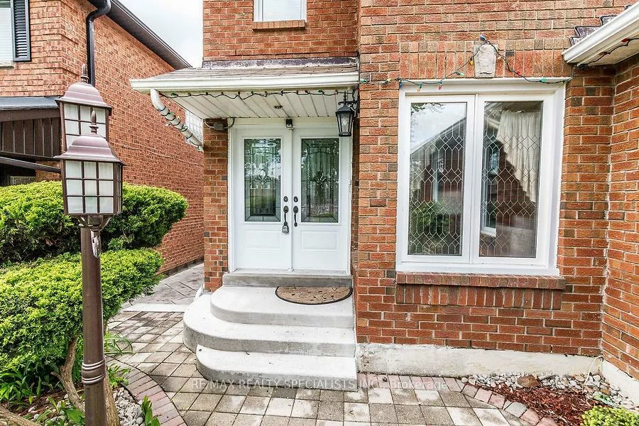 4674, Pemmican, Hurontario, Mississauga