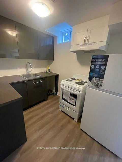 3665, Colonial lower, Erin Mills, Mississauga