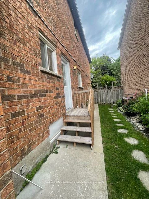 3665, Colonial lower, Erin Mills, Mississauga