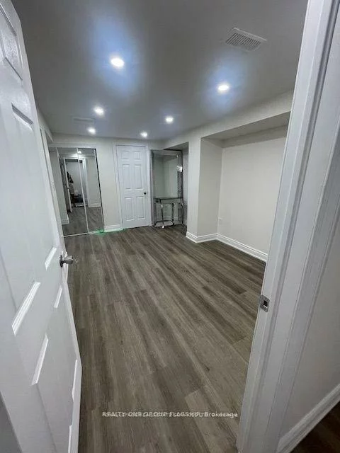 3665, Colonial lower, Erin Mills, Mississauga
