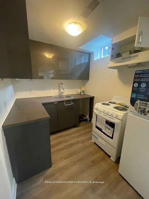 3665, Colonial lower, Erin Mills, Mississauga