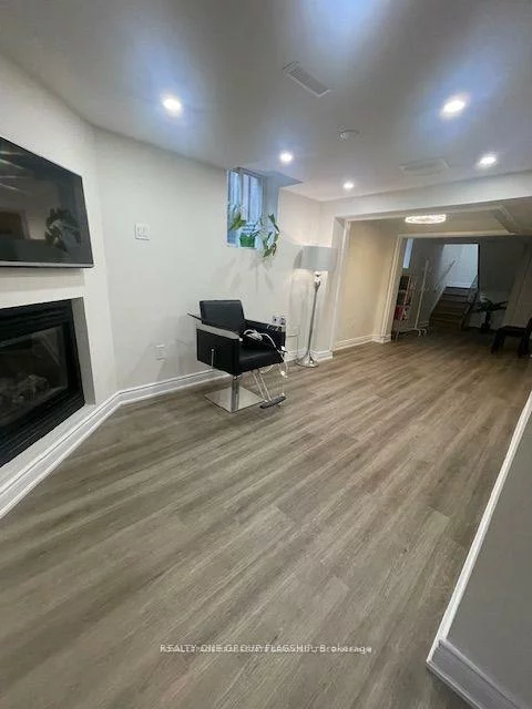 3665, Colonial lower, Erin Mills, Mississauga