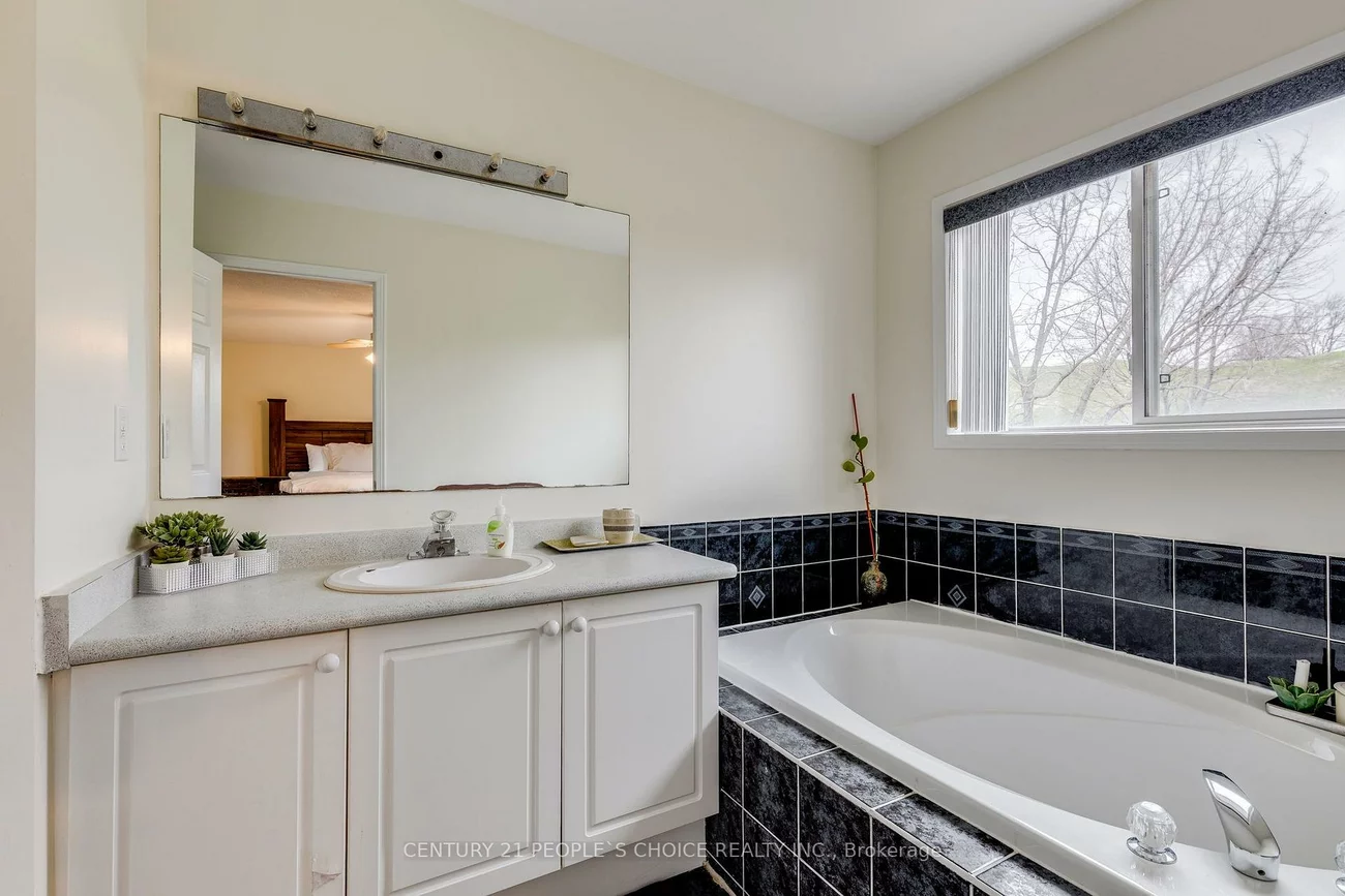 5677, Condor, East Credit, Mississauga