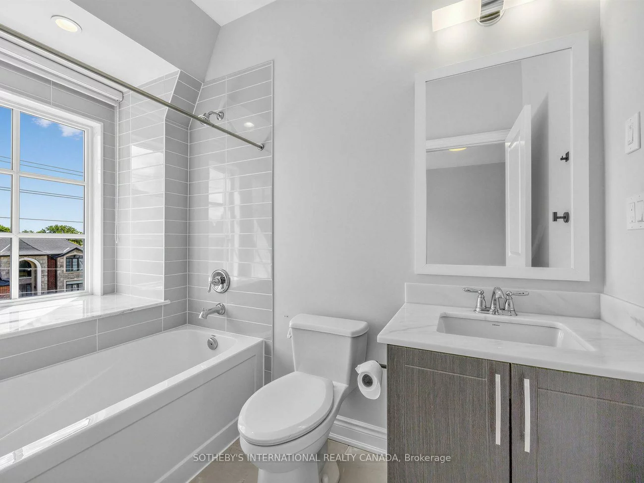 78A, Thomas, Streetsville, Mississauga