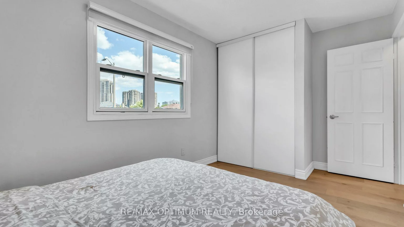 362, Kingsbridge Garden, Hurontario, Mississauga