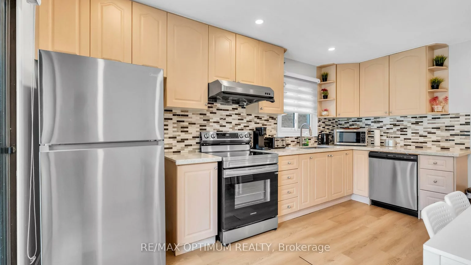 362, Kingsbridge Garden, Hurontario, Mississauga