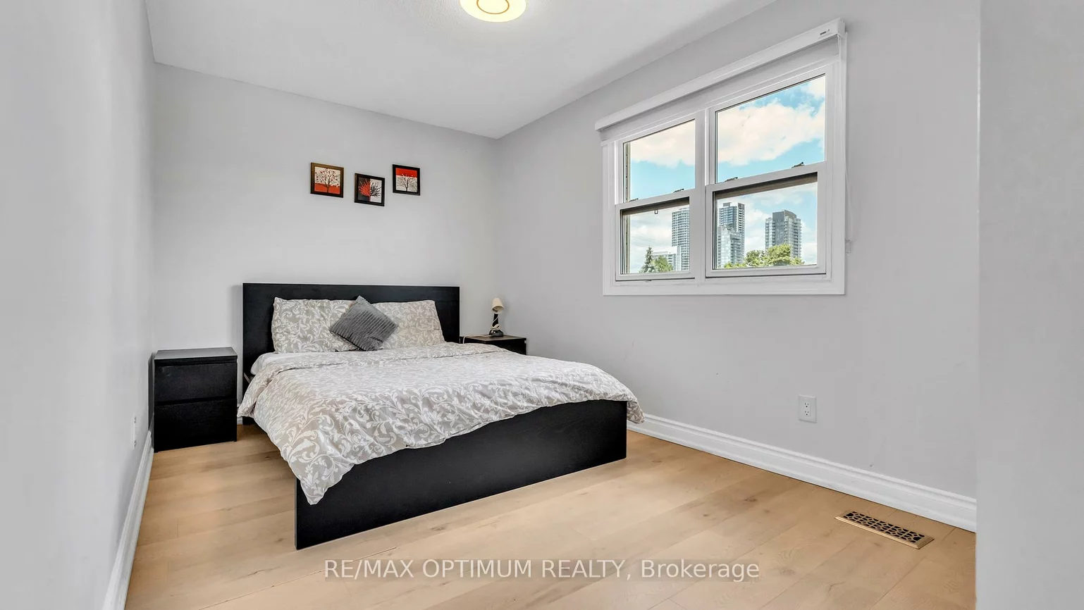 362, Kingsbridge Garden, Hurontario, Mississauga