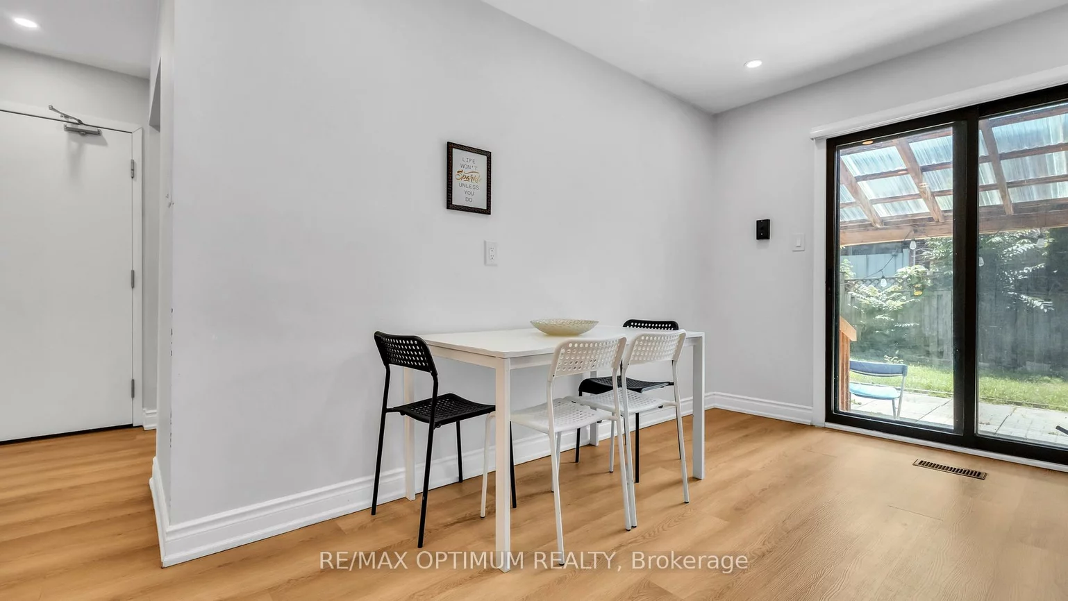 362, Kingsbridge Garden, Hurontario, Mississauga