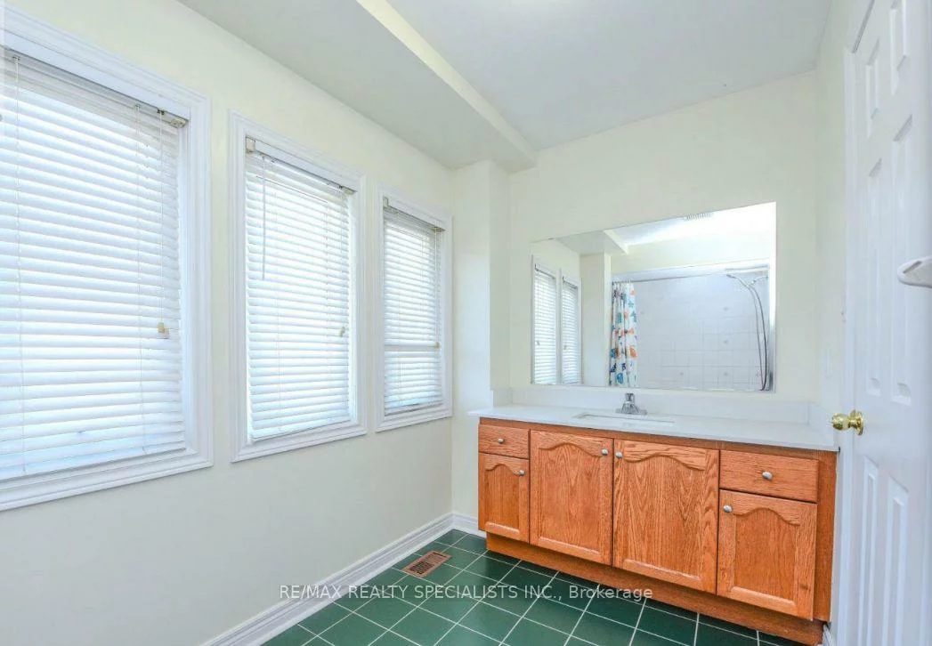 6828, Gracefield, Lisgar, Mississauga
