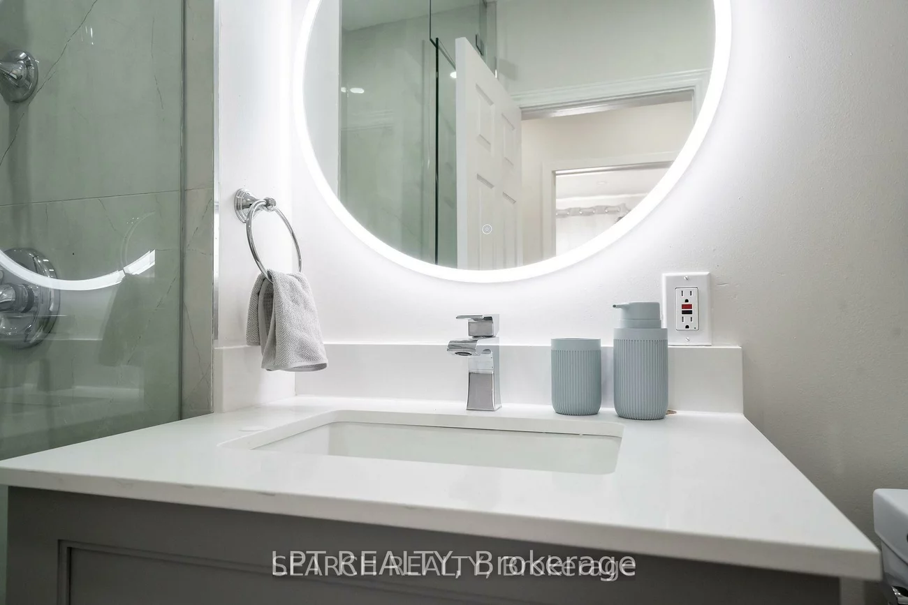 1079, Deta, Lakeview, Mississauga