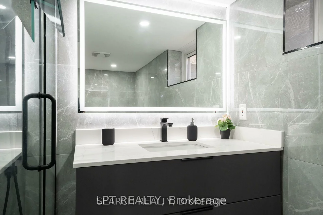 1079, Deta, Lakeview, Mississauga