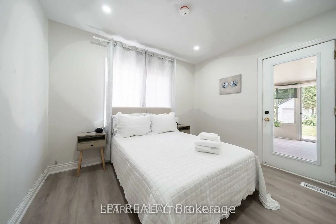 1079, Deta, Lakeview, Mississauga