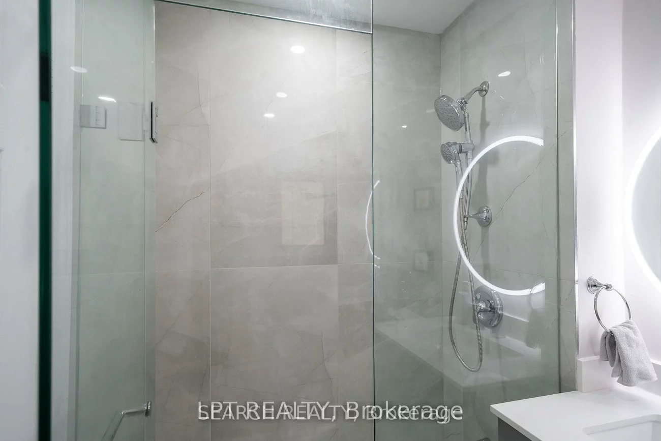 1079, Deta, Lakeview, Mississauga